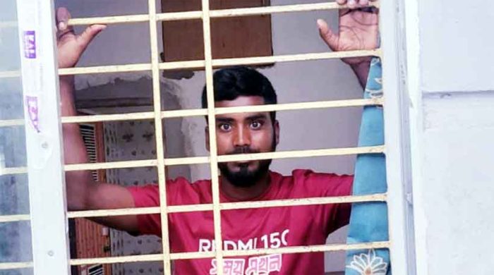 ‘ম্যাডাম’ বলায় দেড় ঘণ্টা আটক - পরে মুচলেকায় মুক্তি