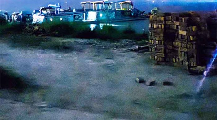 পদ্মায় বালু লুটের মহোৎসব - দোহারে তৎপর চক্র