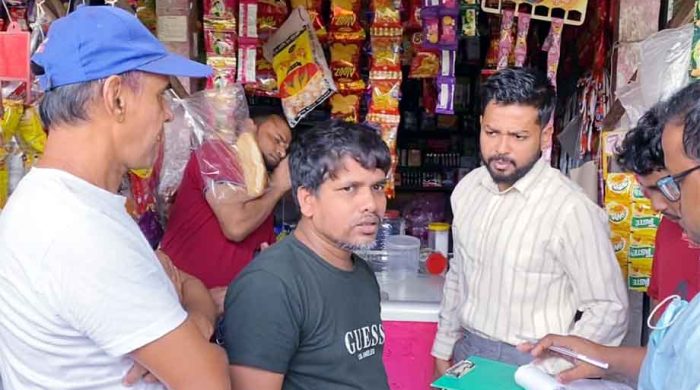 দোহারে মেয়াদোত্তীর্ণ পণ্য বিক্রি - ভ্রাম্যমাণ আদালতের জরিমানা