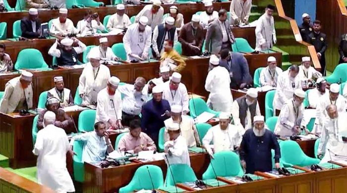 ত্রয়োদশ সংসদে প্রথম বড় প্রতিবাদ - ওয়ার্কআউটে বিরোধী দল