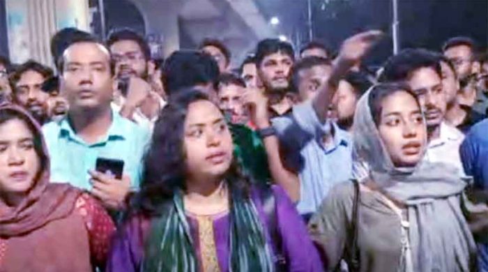 শিবিরকে সরিয়ে ঢাবি ক্যাম্পাসে ছাত্রদলের মিছিল
