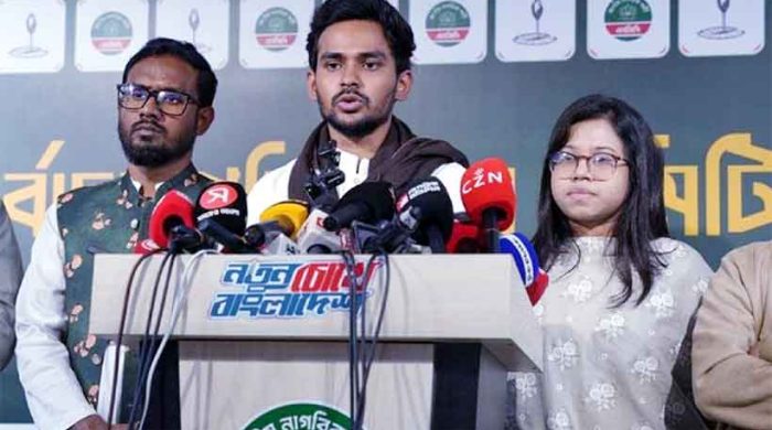 মনিরা ইস্যুতে সামাজিক মাধ্যমে মিশ্র প্রতিক্রিয়া